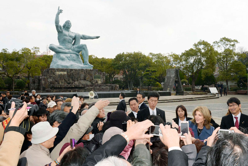US ambassador to Japan visits Nagasaki