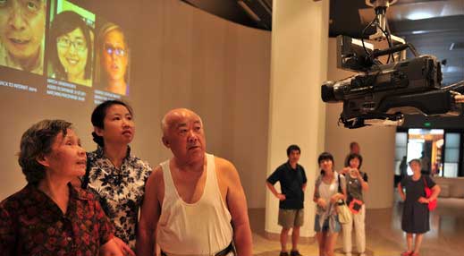 2011國際新媒體藝年展吸引北京民眾