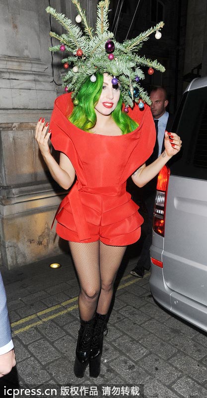 Celebrity Christmas outfits