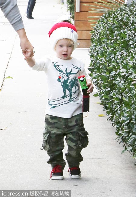 Celebrity Christmas outfits