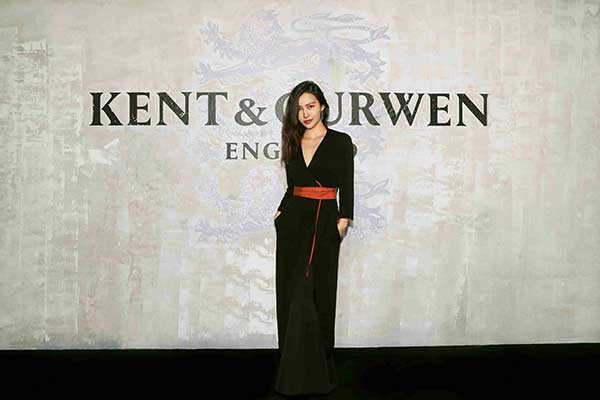 Beckham leads from the front