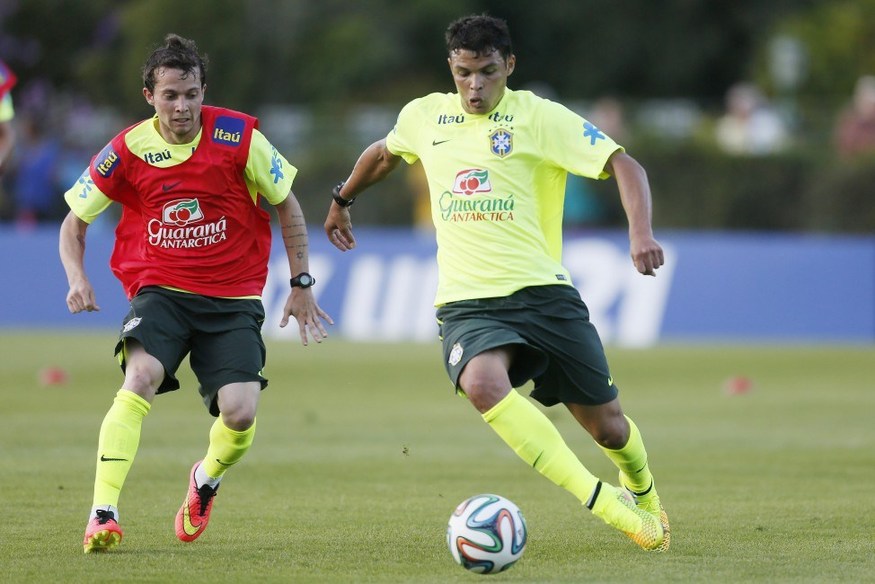 巴西隊(duì)長(zhǎng)恢復(fù)參加合練 內(nèi)馬爾等人水中訓(xùn)練