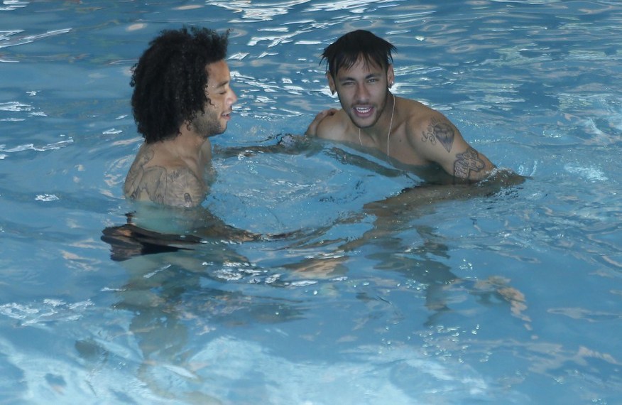 巴西隊長恢復參加合練 內馬爾等人水中訓練