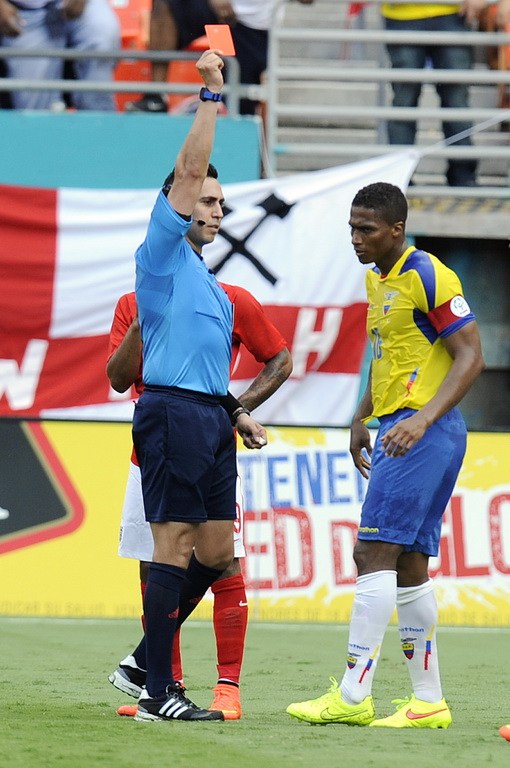 英格蘭熱身賽2-2 兩隊爆沖突