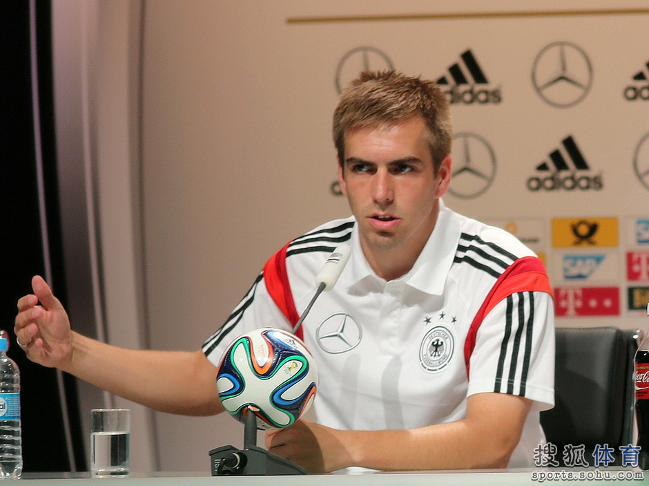 德國召開發布會 拉姆許爾勒暢談表情輕松