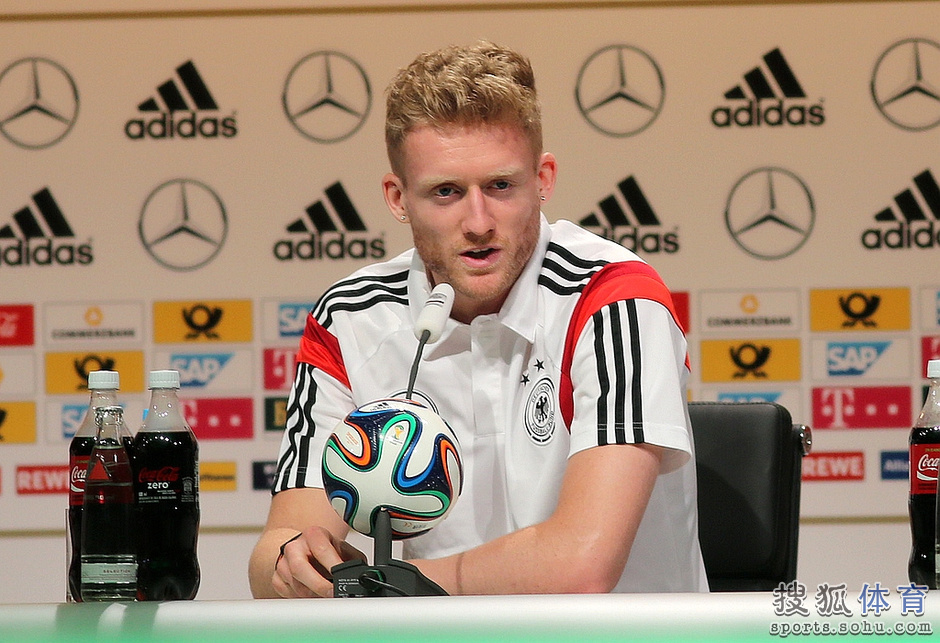 德國召開發布會 拉姆許爾勒暢談表情輕松