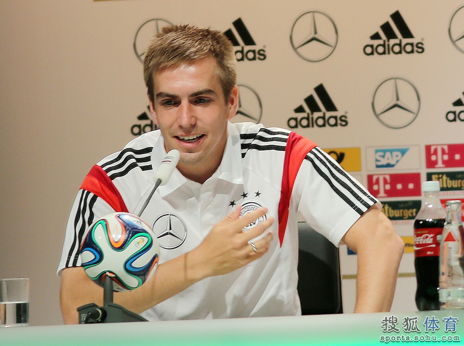 德國召開發布會 拉姆許爾勒暢談表情輕松