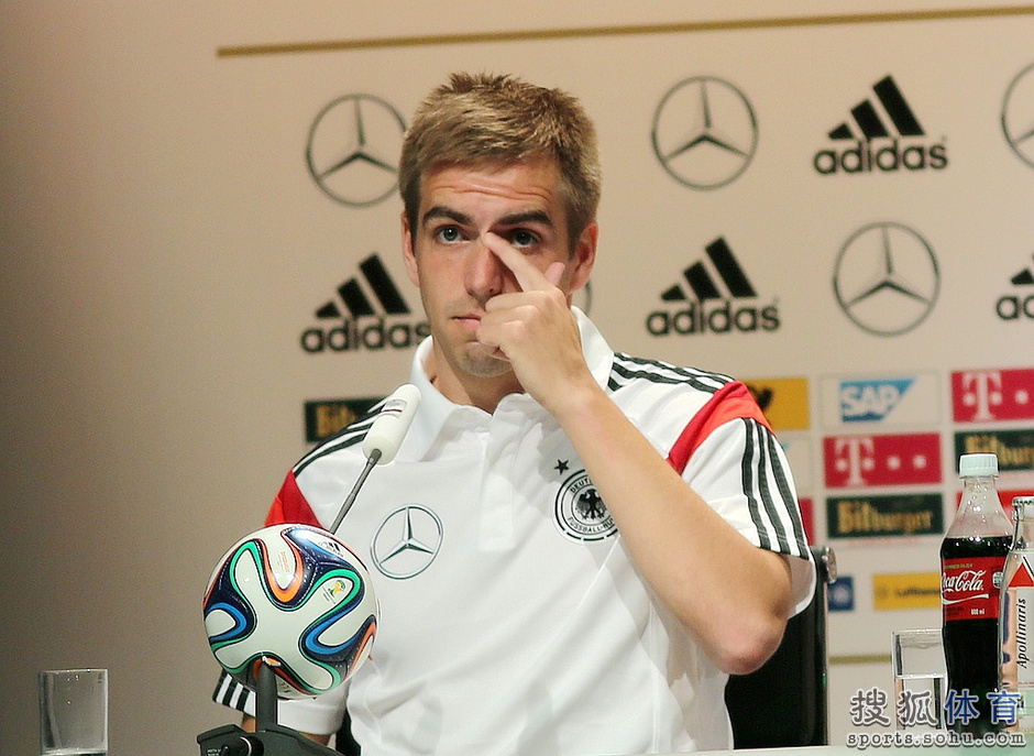 德國召開發(fā)布會(huì) 拉姆許爾勒暢談表情輕松