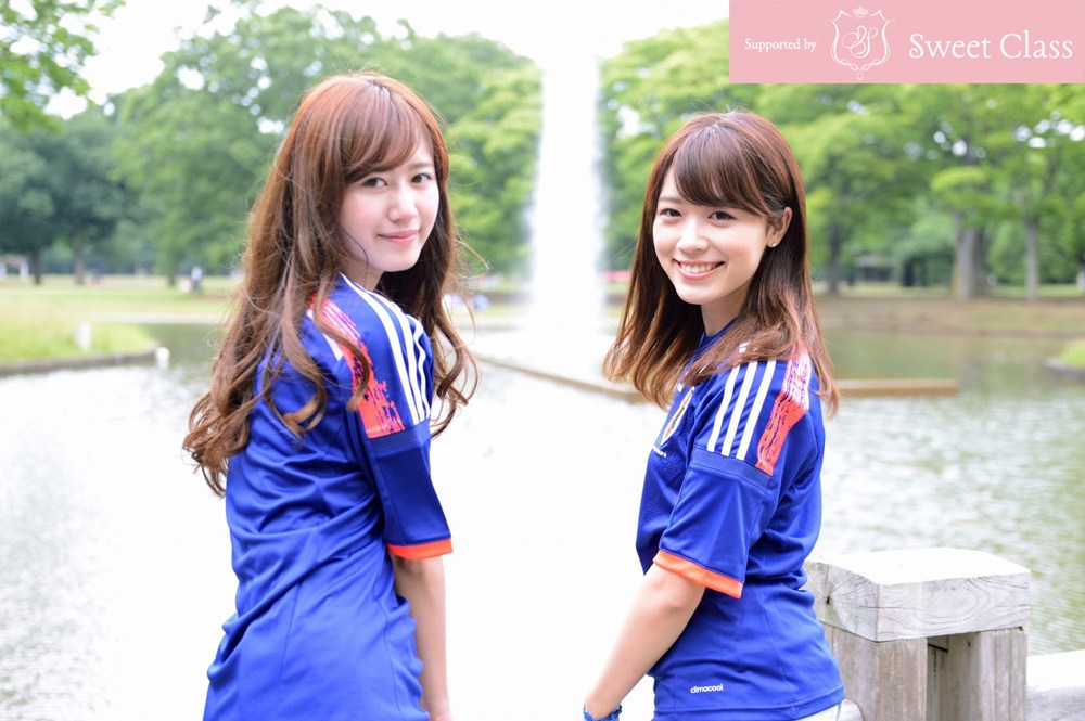 日甜美校花變身足球寶貝 追捧藍武士