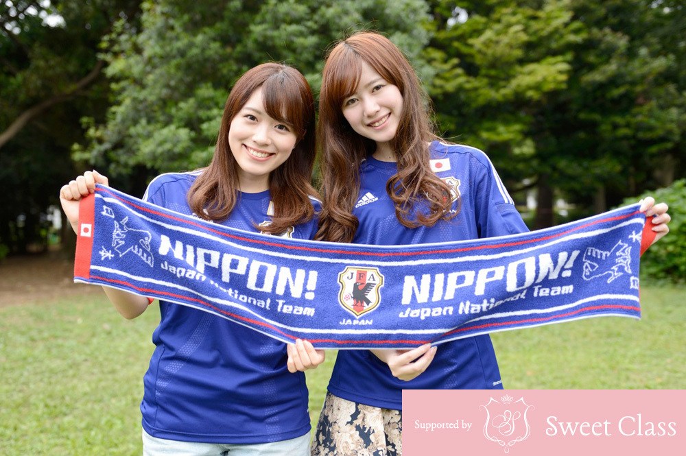 日甜美校花變身足球寶貝 追捧藍武士