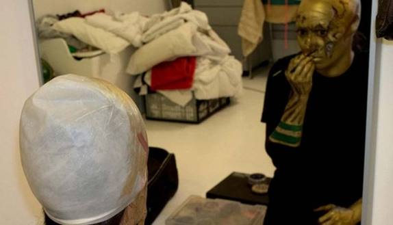 神似：英國藝術(shù)家變身大力神杯