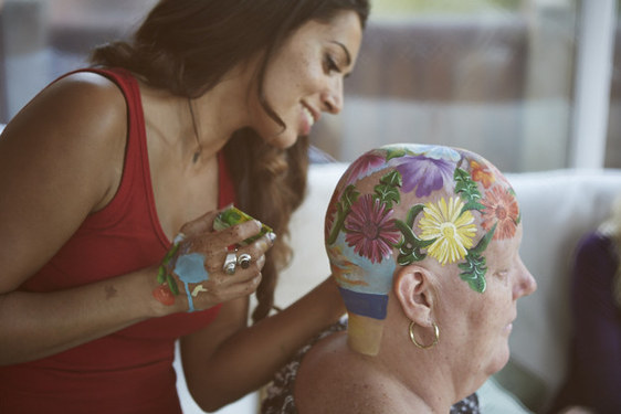 神似：英國藝術(shù)家變身大力神杯