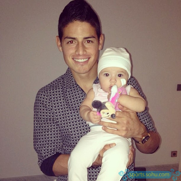 J羅私房照 90后妖星超級奶爸