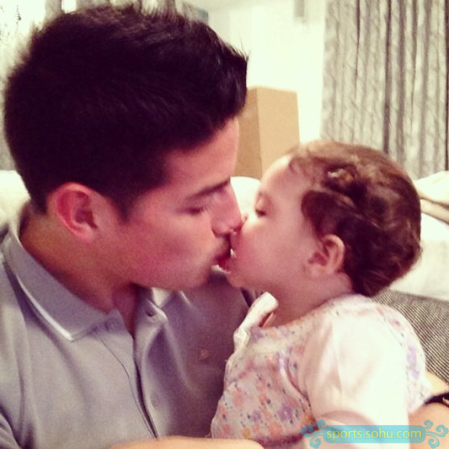 J羅私房照 90后妖星超級奶爸