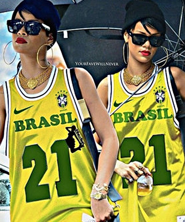 蕾哈娜為世界杯狂野 性感寫真力挺巴西隊