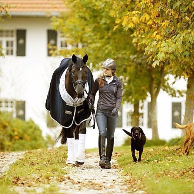 穆勒俏妻曬幸福照為老公戰(zhàn)決賽打氣