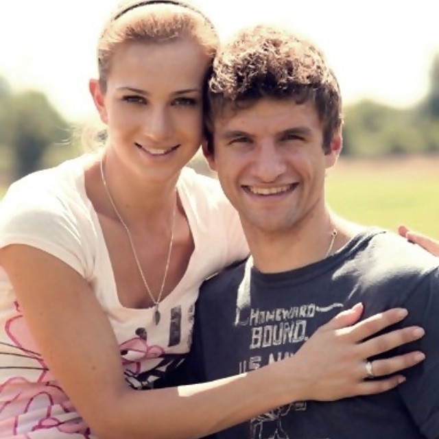 穆勒俏妻曬幸福照為老公戰決賽打氣