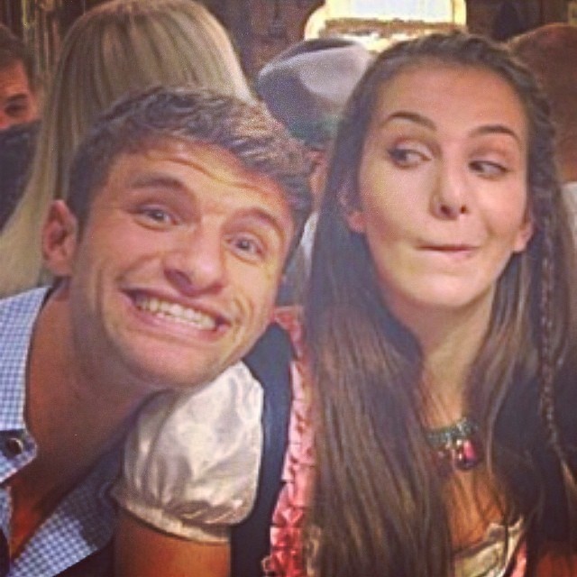 穆勒俏妻曬幸福照為老公戰決賽打氣