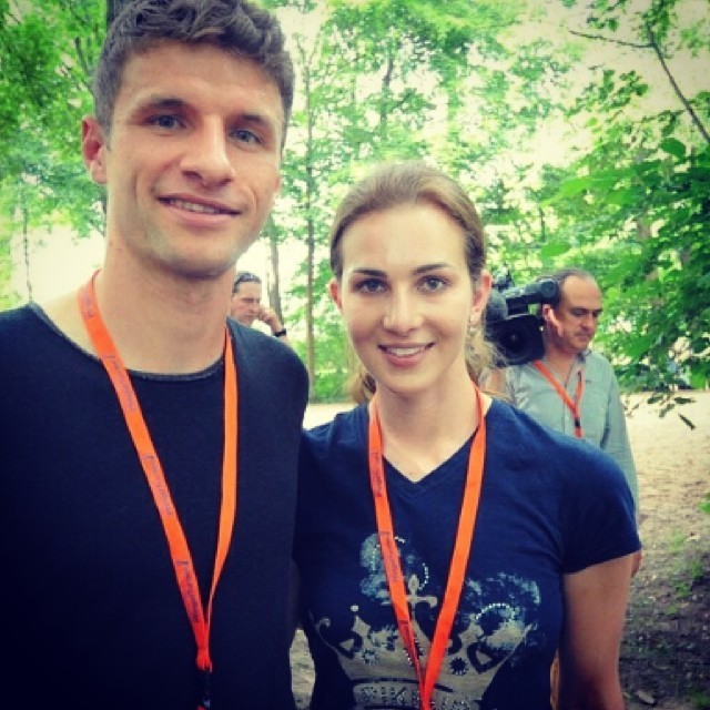 穆勒俏妻曬幸福照為老公戰決賽打氣