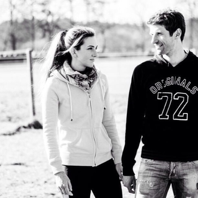 穆勒俏妻曬幸福照為老公戰決賽打氣