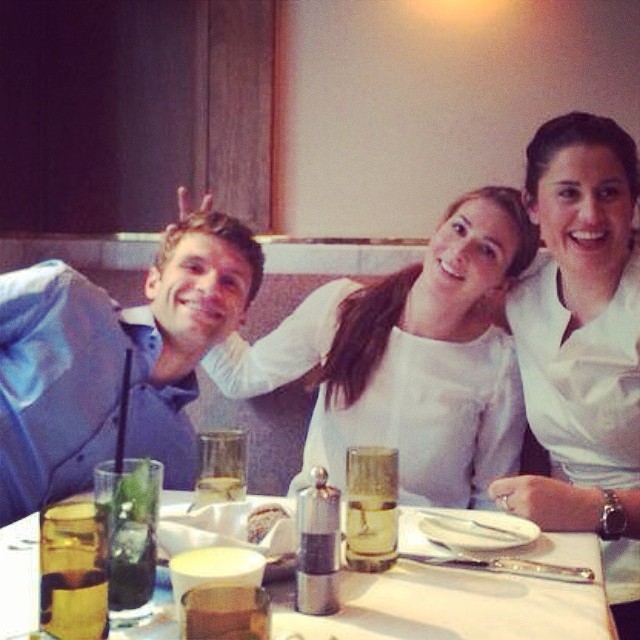 穆勒俏妻曬幸福照為老公戰決賽打氣