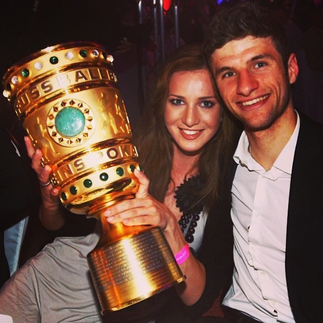 穆勒俏妻曬幸福照為老公戰決賽打氣