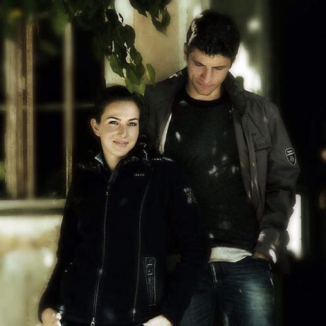 穆勒俏妻曬幸福照為老公戰決賽打氣