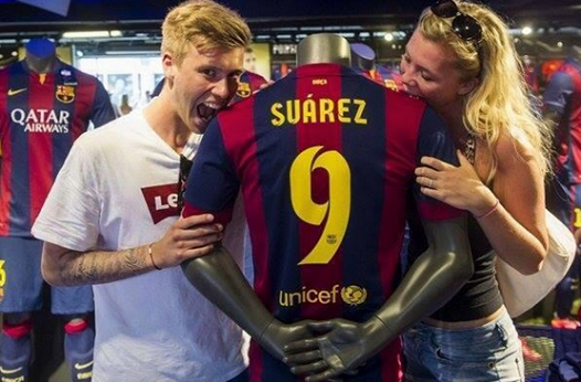 蘇亞雷斯轉(zhuǎn)會巴薩：球迷接著玩