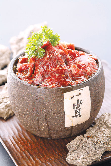 Smart preparation keeps beef grill's prices low