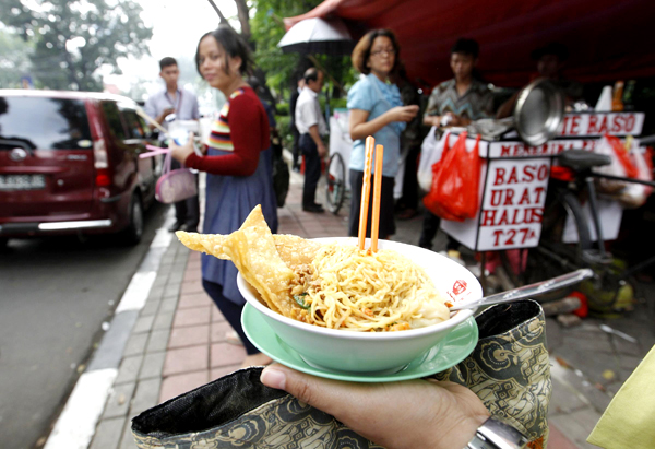 Street food in Jakarta:noodles