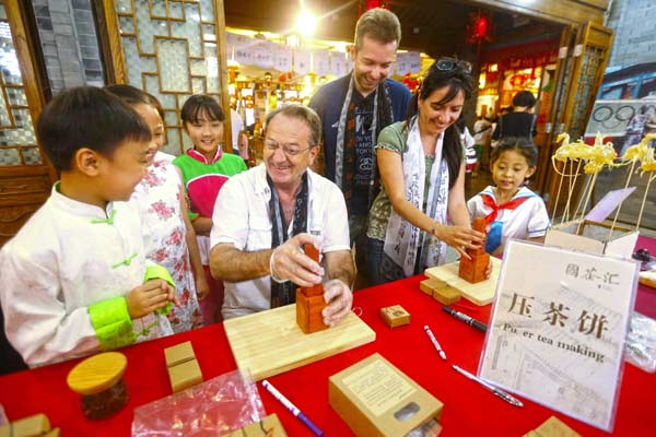 Ambassadors learn Chinese tea culture in Beijing