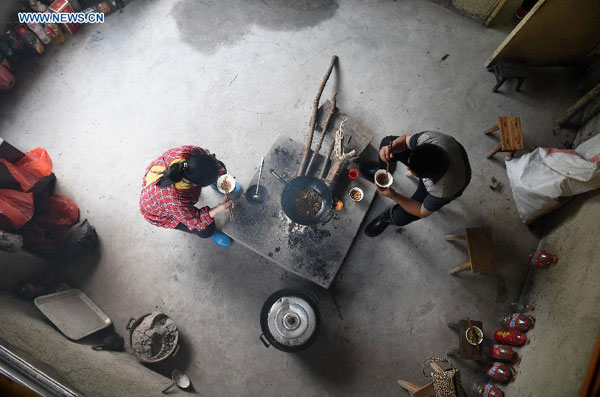 Tradition of drinking oleic tea in Guangxi