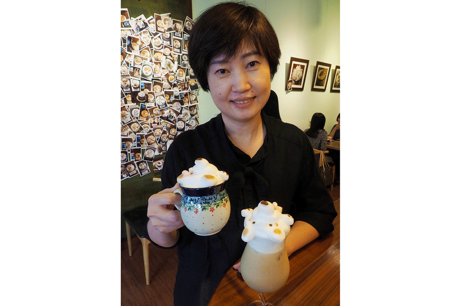 3D creations on coffee