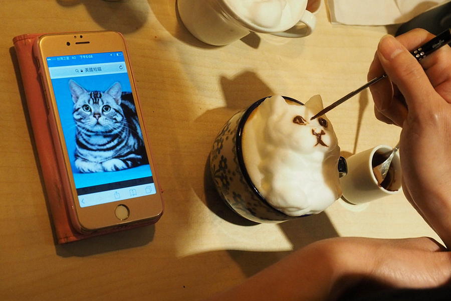 3D creations on coffee