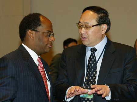 李若谷談影響世界經濟平穩增長的近期風險