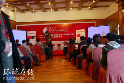 與會者聆聽講座