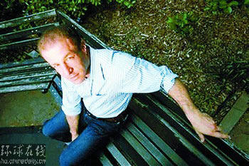 美導(dǎo)演偷拍自殺過(guò)程 為拍攝竟見(jiàn)死不救