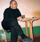 俄前首富在監獄非法定區域內喝茶被關禁閉