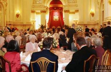 英女王80大壽百叟同樂 畫像雕像蠟像同日亮相