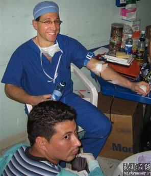 為救危重患兒 美國醫生中斷手術為其輸血