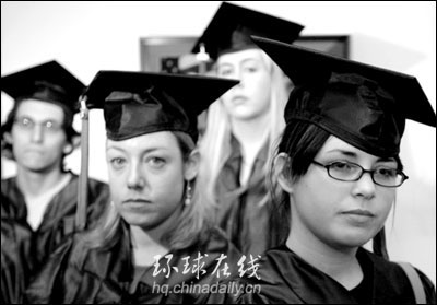 美國大學獎學金名目繁多 貧困生上學不發(fā)愁