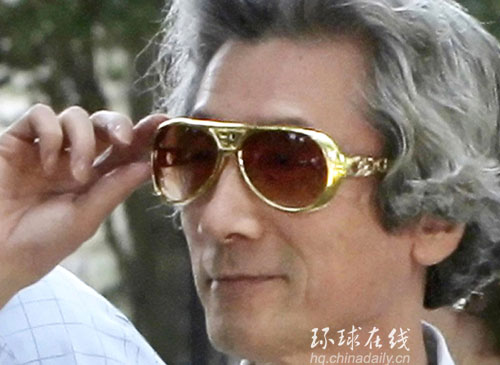 小泉貓王故居手舞足蹈 模仿偶像忘乎所以(組圖)