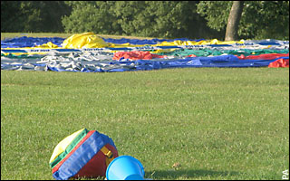 英充氣藝術品上了天 參觀者2死12傷