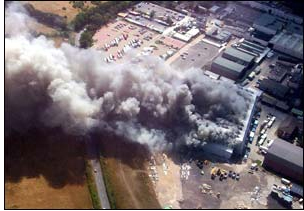 英國007電影攝影棚遭遇莫名大火 損失慘重