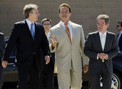 布萊爾與阿諾相見歡 首相羨慕阿諾好身材