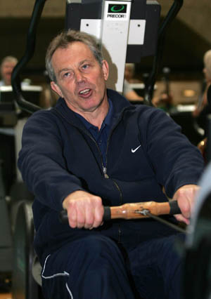 布萊爾與阿諾相見歡 首相羨慕阿諾好身材