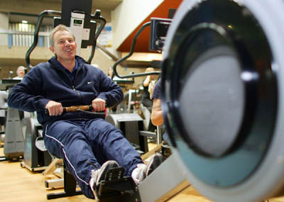 布萊爾與阿諾相見歡 首相羨慕阿諾好身材