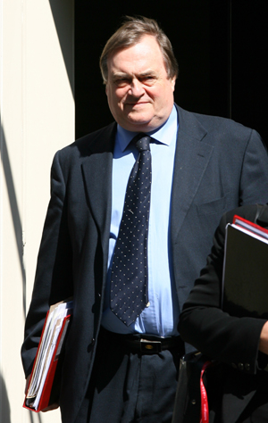 英男子長相酷似副首相 冒充堂弟騙財騙色