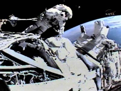 “亞特蘭蒂斯”宇航員開始太空施工