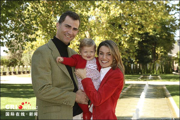 西班牙公主周歲生日 王室公布王儲(chǔ)全家福（組圖）